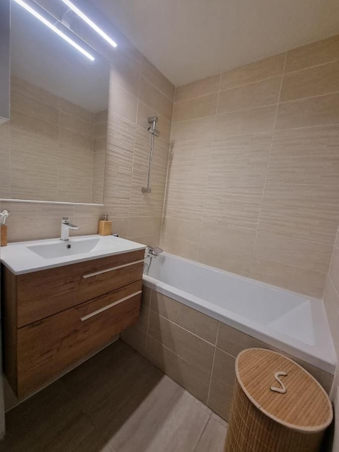 Charmant Studio Lumineux Avec Piscine Frejus Ngoại thất bức ảnh