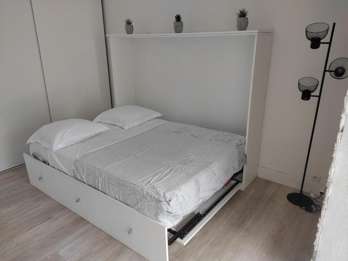 Charmant Studio Lumineux Avec Piscine Frejus Ngoại thất bức ảnh