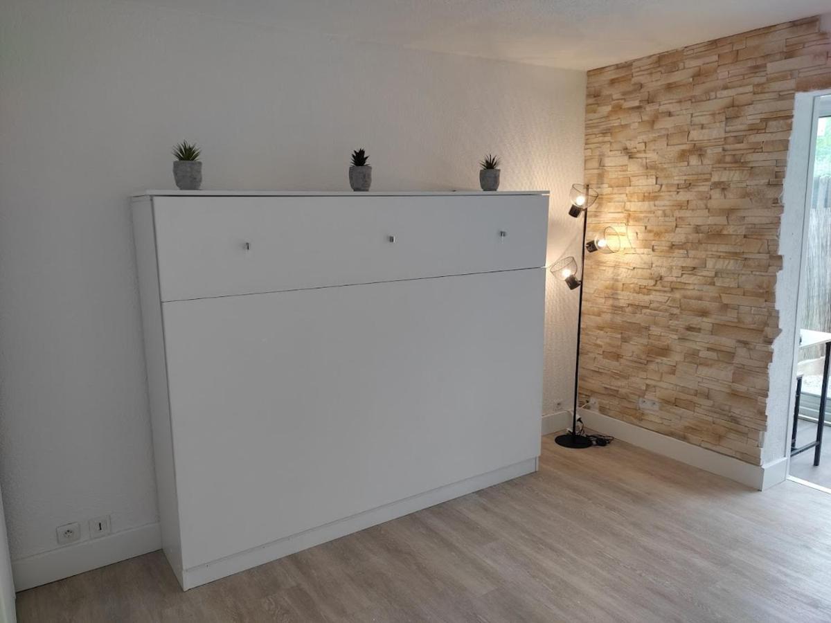 Charmant Studio Lumineux Avec Piscine Frejus Ngoại thất bức ảnh